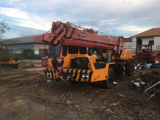 เครนคาโต้ ยก 11 ตัน 6 ล้อ มีเล่ม ราคา 850,000 รถอยู่กทม.