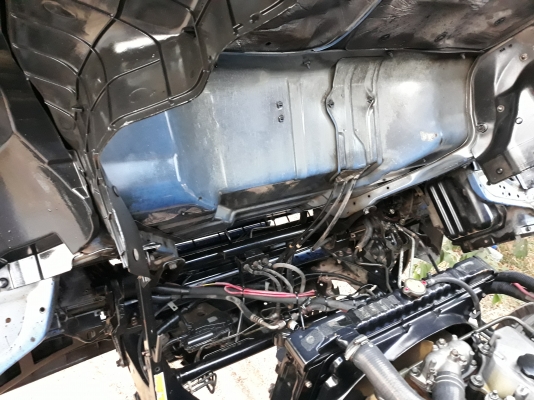 ขายครับ 6 ล้อ ISUZU NPR 130 แรงปี 46 ยาว 5 เมตร สภาพพร้อมใช้งาน F หน้า/หลัง เครื่องดี คัสซีสวย เอกสา