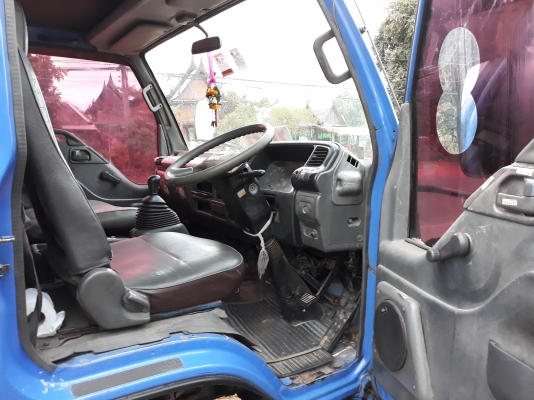 ขายครับ 6 ล้อ ISUZU NPR 130 แรงปี 46 ยาว 5 เมตร สภาพพร้อมใช้งาน F หน้า/หลัง เครื่องดี คัสซีสวย เอกสา