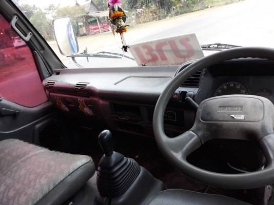 ขายครับ 6 ล้อ ISUZU NPR 130 แรงปี 46 ยาว 5 เมตร สภาพพร้อมใช้งาน F หน้า/หลัง เครื่องดี คัสซีสวย เอกสา