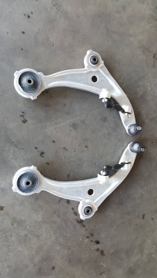 ขายปีกนกล่างนิสสันเทียน่า j32