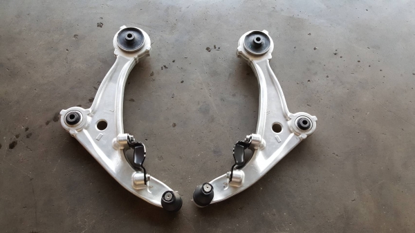 ขายปีกนกล่างนิสสันเทียน่า j32