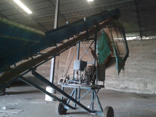 ขออนุญาติขายรถเครื่องร่อนดินทรายมันสำประหลังประกอบที่อู่ประสิทธิ์กำแพงเพรชสภาพพร้อมใช้ราคา 1750000 สนใจติดต่อ0853224877-0988930465