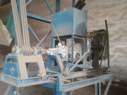 ขออนุญาติขายรถเครื่องร่อนดินทรายมันสำประหลังประกอบที่อู่ประสิทธิ์กำแพงเพรชสภาพพร้อมใช้ราคา 1750000 สนใจติดต่อ0853224877-0988930465