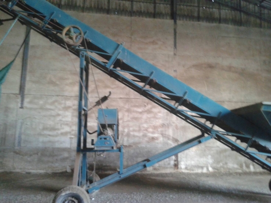 ขออนุญาติขายรถเครื่องร่อนดินทรายมันสำประหลังประกอบที่อู่ประสิทธิ์กำแพงเพรชสภาพพร้อมใช้ราคา 1750000 สนใจติดต่อ0853224877-0988930465