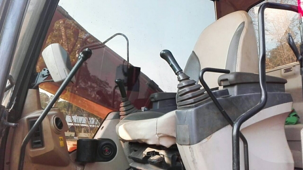 ขายด่วน CAT320C ไฟฟ้าครบ แอร์เย็น รถสภาพสวยพร้อมใช้งาน เอกสารเล่มทะเบียน สนใจโทรสอบถาม 093-0764943  088-3223272 K ตั้ม