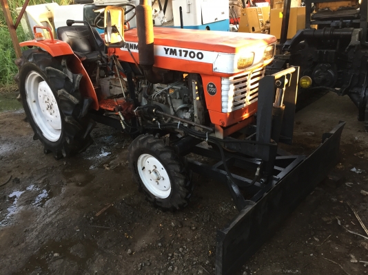 รถไถyanmar ym1700 สภาพดีพร้อมใช้มีผานดัน