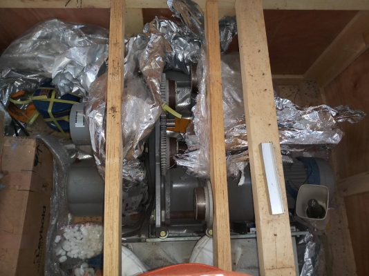 เครน 2.8 ตันพร้อมชุดเดินซ้ายขวายี่ห้อนิปปอน 200 V 60,000ครับยังไม่แกะจากลังไม้ครับ