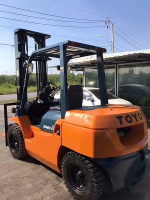 ขาย FORKLIFT TOYOTA รุ่น 7  ขนาด  3.5  ตัน
