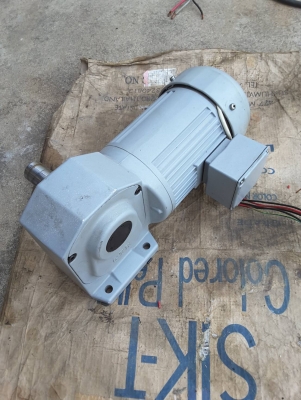 มอเตอร์เกียร์ 10:1 ไฟ 3 เฟส ยี่ห้อ GTR