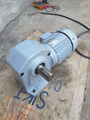 มอเตอร์เกียร์ 100:1 ไฟ 3 เฟส ยี่ห้อ GTR