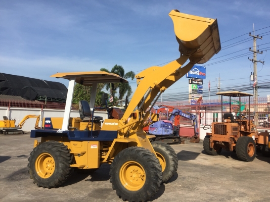 รถตักล้อยาง Komatsu WA70 มือสอง นำเข้าจากญี่ปุ่น