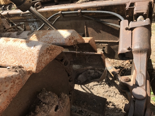 ขายรถแทรกเตอร์ CAT D4E ราคา.320,000 เกียร์ตัด ตีนเป็ด ผานดันปรับระดับได้ รถใช้งานได้ ช่วงล้างพร้อมใช้ เครื่องแรง ฝาบาง เกียร์นิ้ม สนใจโทร 081-3531946 ต่อ.บางนา &amp; ไอร์ดีลาย รถอยู่ กทม