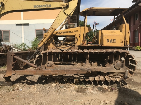ขายรถแทรกเตอร์ CAT D4E ราคา.320,000 เกียร์ตัด ตีนเป็ด ผานดันปรับระดับได้ รถใช้งานได้ ช่วงล้างพร้อมใช้ เครื่องแรง ฝาบาง เกียร์นิ้ม สนใจโทร 081-3531946 ต่อ.บางนา &amp; ไอร์ดีลาย รถอยู่ กทม