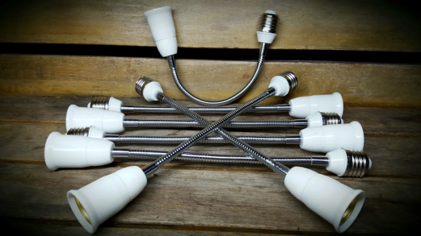 ชั้วหลอดไฟ   ( ของไทยผลิต )