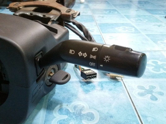 ชุดแกนและคอพวงมาลัยปรับองศาได้ ISUZU D-MAX มีสวิตซ์ไฟยกเลี้ยว มีชุดกุญแจและลูก แท้ติดรถ ขาย 2,900บาท