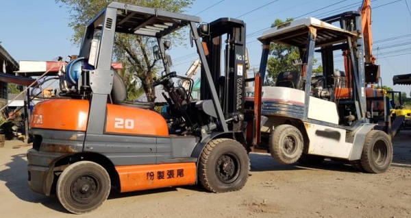 ขายด่วนรถยกTOYOTA6FG20ยก2.0ตันเสาสูง5เมตรทูฟรียางตัน4เส้นรถนอกนำเข้ายังไม่เคยใช้งานในเมืองไทยเลย