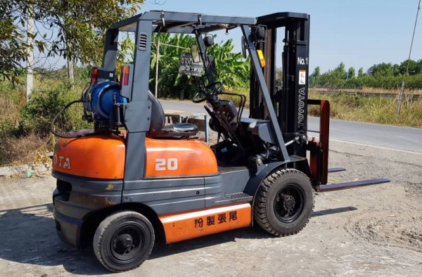 ขายด่วนรถยกTOYOTA6FG20ยก2.0ตันเสาสูง5เมตรทูฟรียางตัน4เส้นรถนอกนำเข้ายังไม่เคยใช้งานในเมืองไทยเลย