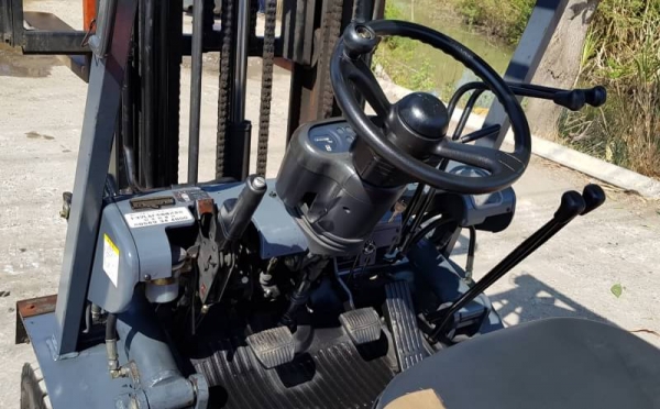 ขายด่วนรถยกTOYOTA6FG20ยก2.0ตันเสาสูง5เมตรทูฟรียางตัน4เส้นรถนอกนำเข้ายังไม่เคยใช้งานในเมืองไทยเลย