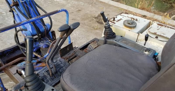 ขายด่วนรถแบคโฮIHI40Jรุ่นยอดนิยมคอนโทลน้ำมันสั่นปั่มนี้วเทียบเท่าPC40เครื่องดีปั่มดีเร็วแรงรถนอกเพิ่งนำเข้ามาใหม่ยังไม่เคยใช้งานในเมืองไทยเลย