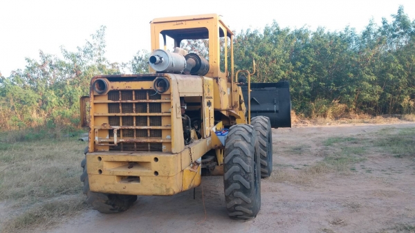 ขายด่วนรถตักล้อยาง