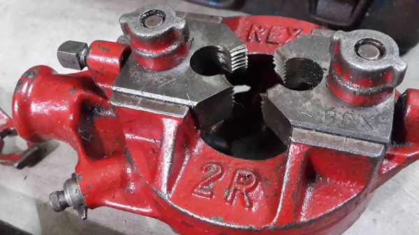 ต็าปเกลียวมือ REX 2R made in japan