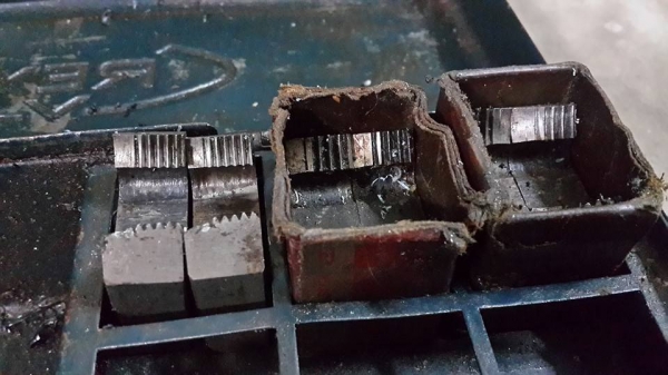 ต็าปเกลียวมือ REX 2R made in japan