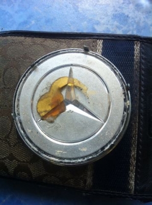 ดาวกลางนวมพวงมาลัยงา Benz