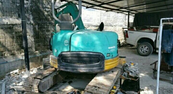 ขาย!! >>> Komatsu Pc40FR ราคา 285,000 บาท ช้าหมดอดแน่นอน <<< เบอร์ติดต่อ 098-7155789 086-4631102