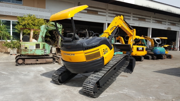 ขาย รถขุด HITACHI  รุ่น ZX40 มือสองญี่ปุ่น แทรกเหล็ก สลัก บูทเอวแน่น 100\% สวยพร้อมใช้งาน มือถือ 0818753444