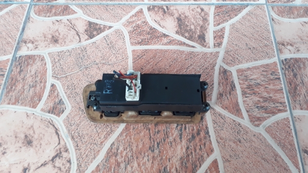 สวิทช์กระจก ประตูลายไม้ NISSAN Cefiro A32 ด้านหน้าขวา