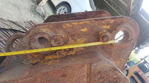 ขายบุ้งกี๋ สำหรับรถขุด 100-120 ใช้กับงานขุดร่อง ปากกว้าง67 cm  สลัก60mm  ขาย 9,500 บาท