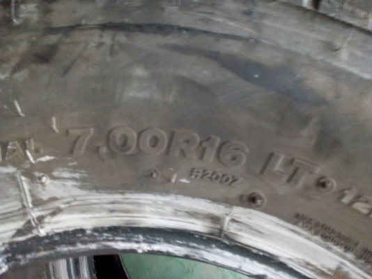 7.00-16 BRIDGESTONE R200 TCDT มี 2 เส้น โทร.081-427-3941 ไอดีไลน์ 0814273941
