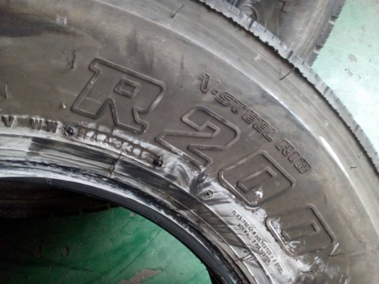 7.00-16 BRIDGESTONE R200 TCDT มี 2 เส้น โทร.081-427-3941 ไอดีไลน์ 0814273941