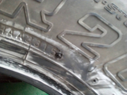 7.00-16 BRIDGESTONE R200 TCDT มี 2 เส้น โทร.081-427-3941 ไอดีไลน์ 0814273941