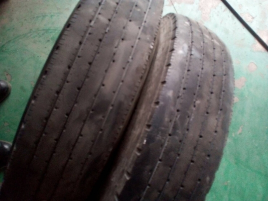 7.00-16 BRIDGESTONE R200 TCDT มี 2 เส้น โทร.081-427-3941 ไอดีไลน์ 0814273941