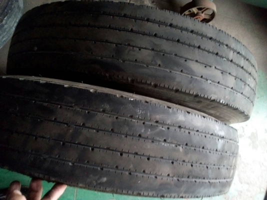 7.00-16 BRIDGESTONE R200 TCDT มี 2 เส้น โทร.081-427-3941 ไอดีไลน์ 0814273941