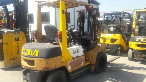 รถยกขนาด 2.5 ตัน ยางตัน  ยี่ห้อ TCM  เชื้อเพลิง  ดีเซล เครื่อง ISUZU รุ่น   FHD25Z  4สูบ เก่านอก นำเข้าจากประเทศ ญี่ปุ่น  ขายราคา220,000บาท