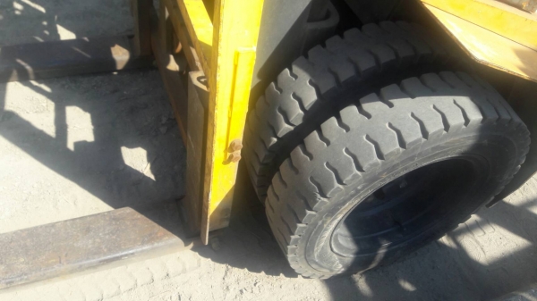 รถยกขนาด 2.5 ตัน ยางตัน  ยี่ห้อ TCM  เชื้อเพลิง  ดีเซล เครื่อง ISUZU รุ่น   FHD25Z  4สูบ เก่านอก นำเข้าจากประเทศ ญี่ปุ่น  ขายราคา220,000บาท