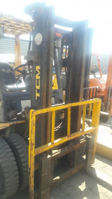 รถยกขนาด 2.5 ตัน ยางตัน  ยี่ห้อ TCM  เชื้อเพลิง  ดีเซล เครื่อง ISUZU รุ่น   FHD25Z  4สูบ เก่านอก นำเข้าจากประเทศ ญี่ปุ่น  ขายราคา220,000บาท