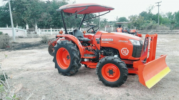 ขาย รถคูโบ้ต้าL3608อุปกร3ชิ้นดันหน้า+ผานตราช้าง+โลตารี่เล่มทะเบียนพร้อนโอนเครื่องเกียรดีไฮโลลิกแจ๋วๆราคา   249000บาทพร้อมลุย