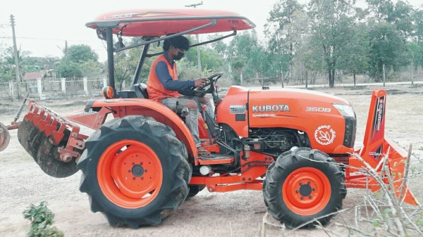 ขาย รถคูโบ้ต้าL3608อุปกร3ชิ้นดันหน้า+ผานตราช้าง+โลตารี่เล่มทะเบียนพร้อนโอนเครื่องเกียรดีไฮโลลิกแจ๋วๆราคา   249000บาทพร้อมลุย