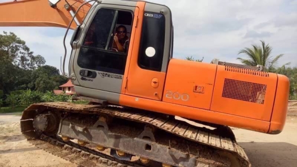 ขาย 1,050,000 บาท HITACHI ZX200-1 ทำงาน 14,xxx ชม เครื่องดี ปั้มแรง โช่หนา เอวแน่น ไฟฟ้า ครบ เอกสารเ ขาย 1,050,000 บาท HITACHI ZX200-1 ทำงาน 14,xxx ชม เครื่องดี ปั้มแรง โช่หนา เอวแน่น ไฟฟ้า ครบ เอกสารเ