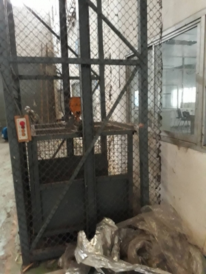 ขายลิฟท์ขนของสูง 8 เมตรใช้เครนสลิงเป็นตัวขึ้นลงราคา 60,000 บาทพร้อมรื้อมารับเองครับ