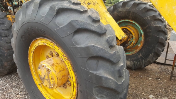 ขาย รถตัก KOMATSU JH30 เครื่องดี เกียร์ดี ยางสวย รถใช้งานได้ปกติครับ