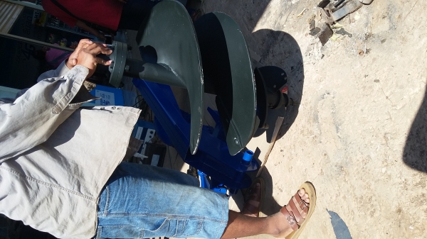 สว่านเจาะดินติดท้ายรถไถรถแทรกเตอร์