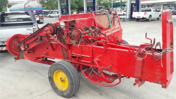 เครื่องอัดฟางนิวฮอลแลน276