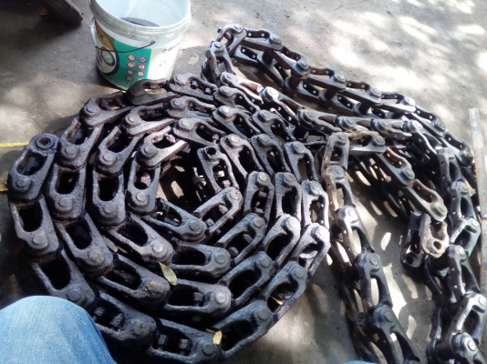ขายโซ่เก่ารถแมคโค PC-60 และแทรกเตอร์ โคมัสสุ  D-20-5-6-7 สภาพสวยโซ่แท้ 40 ข้อ ขายคู่ละ 15,000 บาท