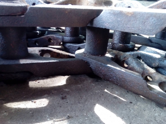 ขายโซ่เก่ารถแมคโค PC-60 และแทรกเตอร์ โคมัสสุ  D-20-5-6-7 สภาพสวยโซ่แท้ 40 ข้อ ขายคู่ละ 15,000 บาท