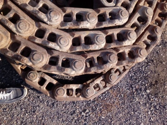 ขายโซ่มือสอง สภาพสวย ใส่ PC-200-1-2-3 และใส่ ฮิตาชิ EX-200-3 สภาพสวยมาก รูน้อต18มิล ยาว43ข้อ ขายคู่ละ 32,000 บาท มีสามคู่ครับ